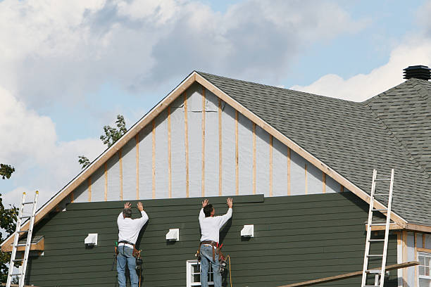 Professional Siding Contractor technician working in Hicksville, NY